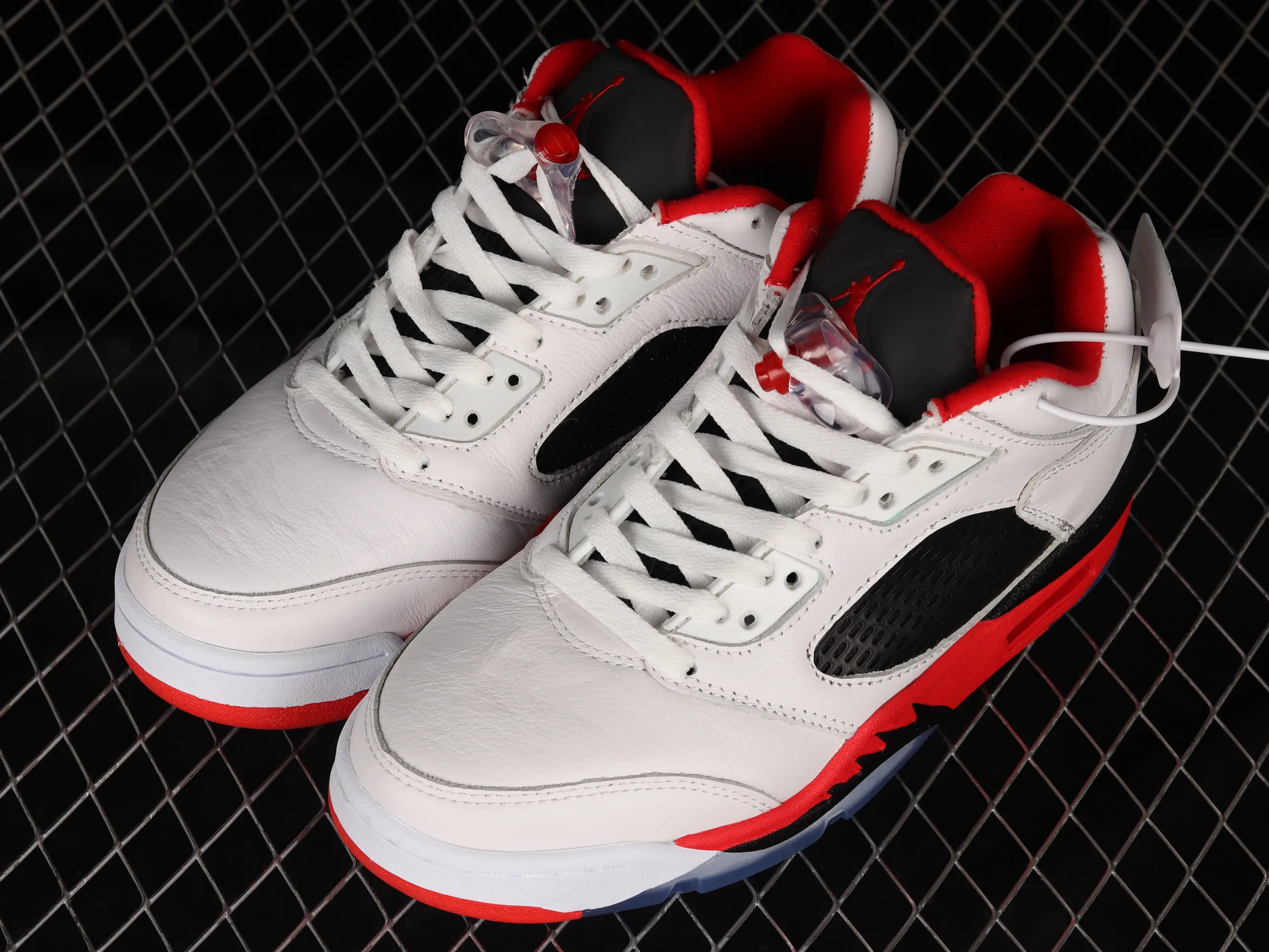 All categories Air Jordan Jordan series basketball shoes Air Jordan 5 Air Jordan 5 Low "Fire Red" AJ5 Joe 5 classic white and red low-top basketball shoes 314338-101